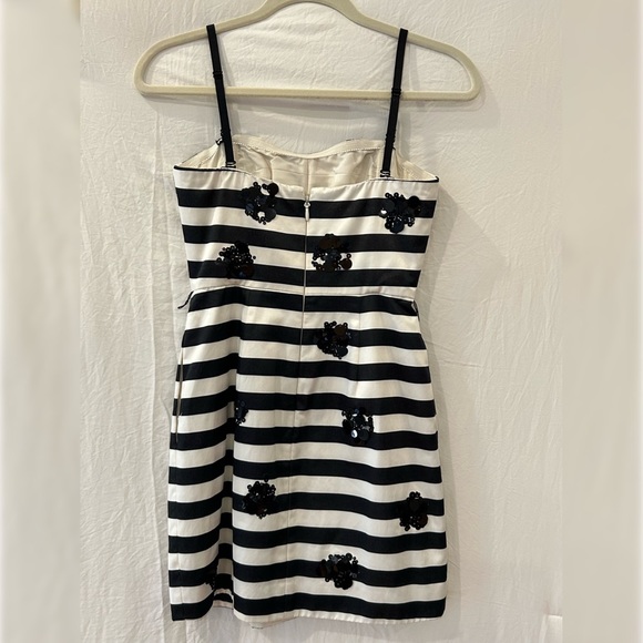 BCBG WHITE AND BLACK STRIPED STRAPLESS DRESS - Picture 2 of 3